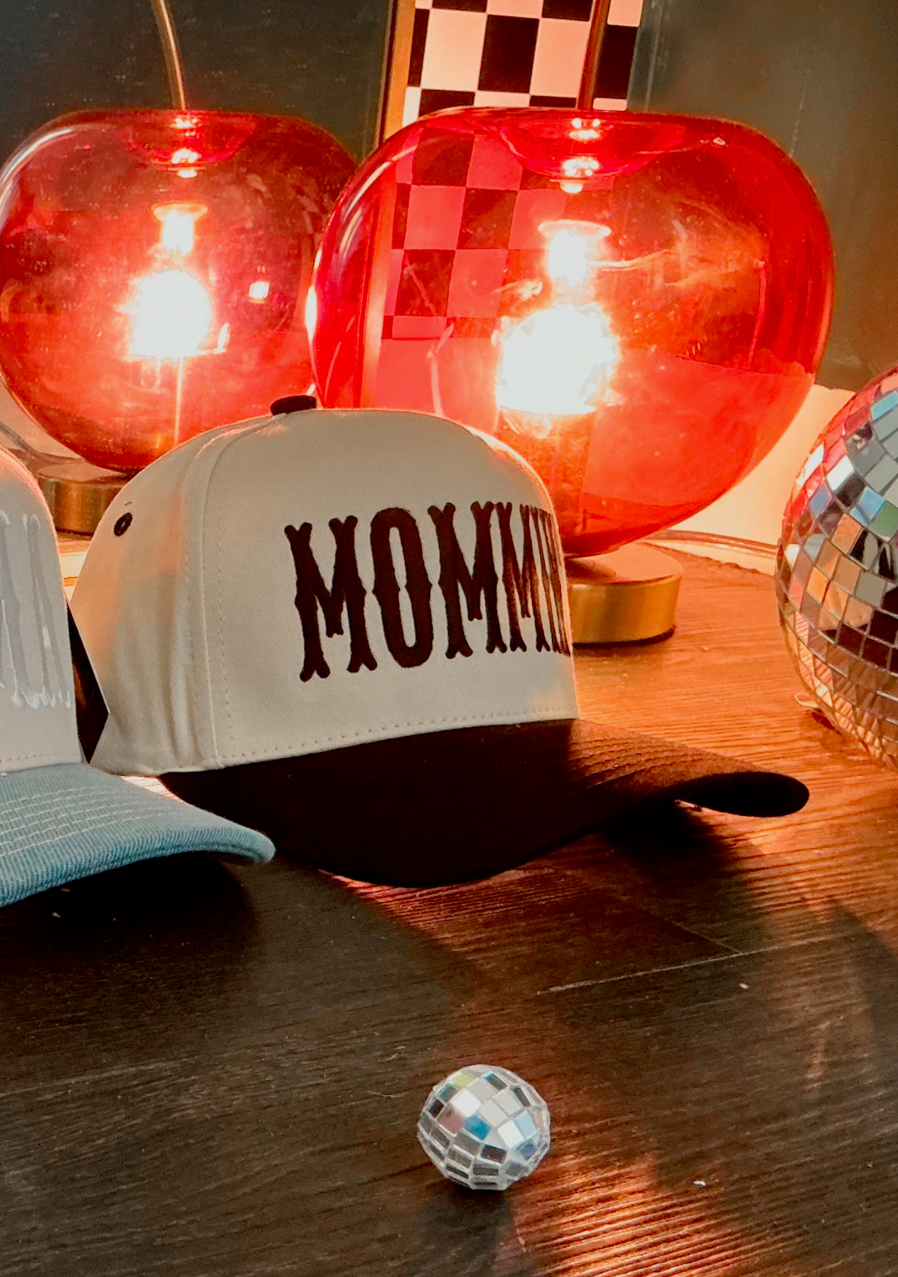 MOMMIN' Letter Embroidery Two-Tone Trucker Hat